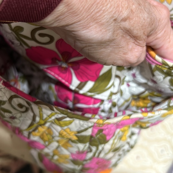 Vera Bradley "Abby" bag in Tea Garden print - Picture 5 of 5